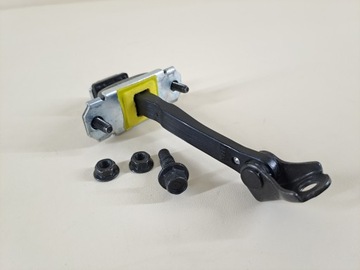 Обмежувач двері праві зад hyundai i30 iii 3 рестайлінг 22r 1.0 t-gdi фото №1