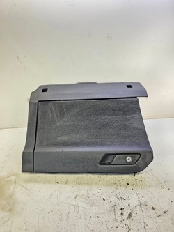 Бардачок пассажира audi q3 f3 83a 83b857035 фото №1