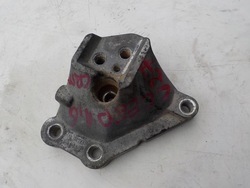 Kia ceed i i30 06-12 1.6 crdi 116km лапи кронштейн коробки фото №1