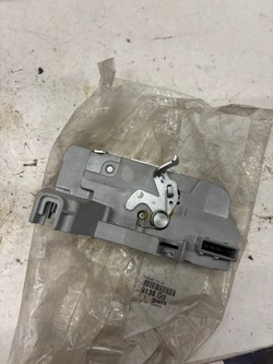 Замок двері задніх правих - 9138.g0 фото №1