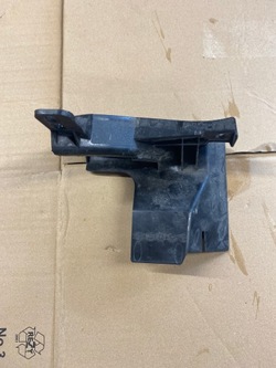 Заглушка решётка бампера rh mazda v ii c513501u1 фото №1