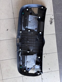 Оббивка кришки багажника kia stonic зад оригінальний номер 2018- 81750h8400 фото №1