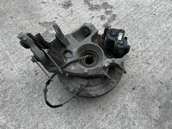 Поворотный кулак ступица суппорт зад левый range rover velar l560 2.0d фото №1