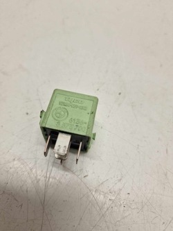 Реле зелёный bmw оригинальный номер 61368373700 фото №1