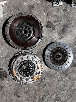 99 mazda 6 ii gh 2.2 mzr-cd комплектные сцепление двухмассовый маховик r2aa r2a1-16610b фото №1