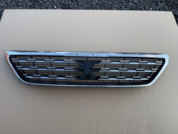 Решітка решітка радіатора peugeot 308 ii рестайлінг оригінал ідеальний фото №1