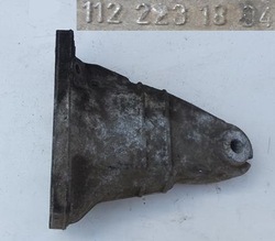 Лапи двигуна ліва mercedes s 220 w220 1122231804 фото №1