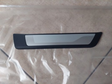 Накладка - планка порогова - правий зад - skoda karoq - нова фото №1