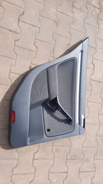Оббивка двері лівий зад volkswagen golf v 1k6867487 фото №1
