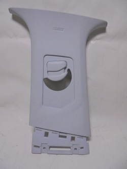 Захист обшивка стійка лівий середній peugeot 3008 ii 2 9811675577 фото №1