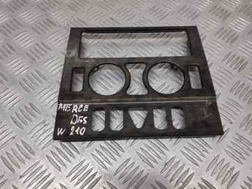 Рамка средняя консоли mercedes w210 a2106830308 фото №1