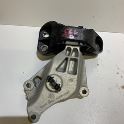 Renault clio v 1.0 tce лапи подушка двигателя 112323904r фото №1