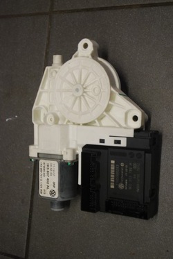 Двигунчик скла праві перед vw golf v 1k5837402al фото №1