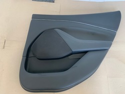 Ford mustang mach-e rwd 21r боковина оббивка двері праві зад задній оригінал фото №1