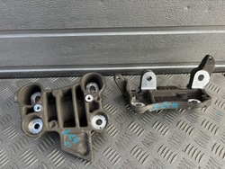 Citroen e-c4 iii лапи кронштейн двигателя 9826364780 9826426680 фото №1