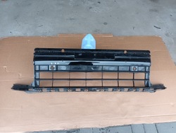 Решітка vw taigo r-line середня перед 2g7 фото №1