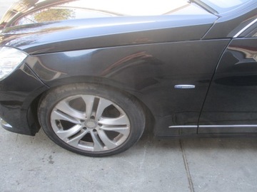 Крило лівий перед mercedes w212 дорестайлінг 09-11 197 c197 фото №1