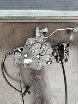 Vw t5 замок двері зсувних правий 7h0843654cd фото №1