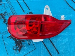 Лампа протитуманна ліва зад toyota avensis t27 рестайлінг 2012-15 фото №1