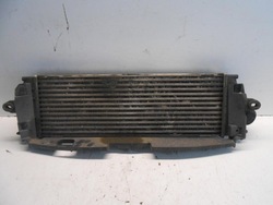 Радиаторов интеркулер trafic vivaro 2.0 dci 8200411160 93854162 988650b # фото №1