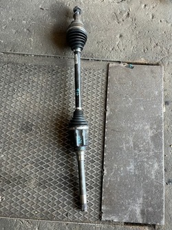 172 jeep grand cherokee wk2 3.0 cdri піввісь передня p68193660ab фото №1