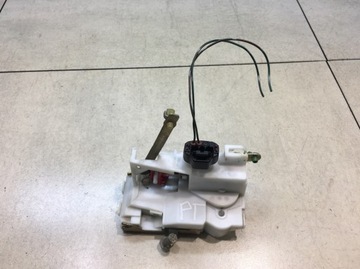 Замок двері правий зад avensis t22 2.0 d4d 2 pin фото №1