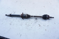 Піввісь праві перед toyota auris i 2.0 d4d фото №1