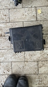 Корпус коробка предохранителей dacia spring 243127363r 243805284r фото №1