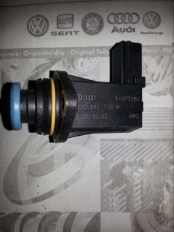 Клапан керування турбіни vw golf 1.4 tsi 03c145710a фото №1