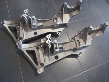 Лапи підтримка кронштейн подушка vw skoda audi 07k903143e фото №1