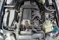 Двигатель стойка mercedes w202 w210 om 605.962 605962 фото №1