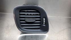 Решітка повітропровід ліва 30791697 volvo v40 ii 12-19r eu фото №1