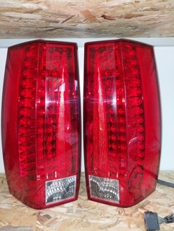 Лампа зад права ліва cadillac escalade 07-14 фото №1