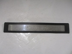 Планка накладка порогова na поріг перед праві mercedes ml w164 a1646803435 фото №1