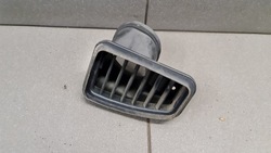 Решітка повітропровід audi a8 d2 права 4d0857482 фото №1