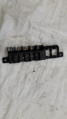 Коробка реле audi a8 d2 8l0941822a фото №1