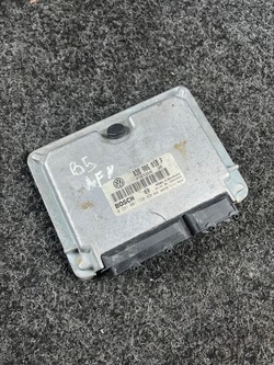 Компьютер блок управления двигателя vw passat b5 1.9 tdi 038906018p 0281001720 фото №1