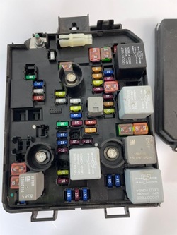 Opel mokka x коробка корпус запобіжників bsi 42397194 cbt 1.4turbo фото №1