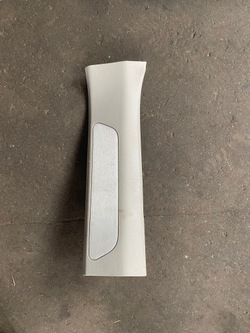 Porsche panamera 971 планка порога права задня фото №1