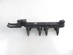 Планка впрыскивающий audi a3 8l1 1.6 - akl 06a133317a 037906031aa akl фото №1