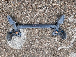 Вісь зад задня балка підвішування citroen c3 iii фото №1