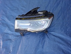 Лампа левая jeep grand cherokee wk2 ксенон 68144709ad фото №1