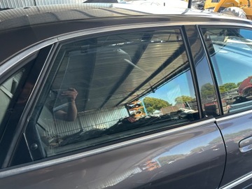 Скло двері праві зад audi a8 d2 рестайлінг vsg фото №1