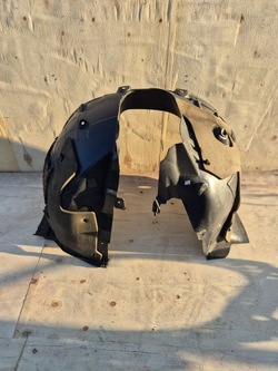 Citroen c5 aircross підкрилок перед передні праві 9827397680 оригінал фото №1