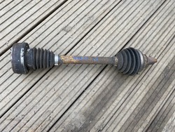 Vw polo iv 9n рестайлінг 1.2b піввісь ліва коротка фото №1