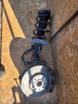 Поворотный кулак правая peugeot 308 t9 ii 1.2 thp 1.5 1.6 фото №1