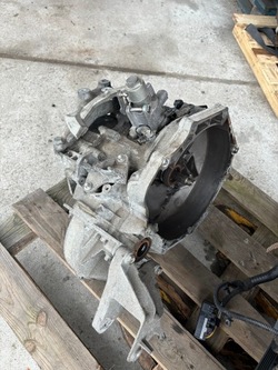 Коробка передач коробки передач механическая m32 1.7 cdt 125km opel astra j 09-15 фото №1