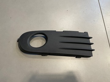 Volvo s40 v50 заглушка бампера права 30657008 фото №1