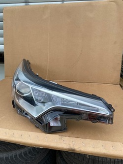 Toyota c-hr chr лампа передняя правая led 81110-f4030 фото №1