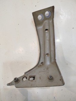 Кріплення крила ліві vw passat b8 2.0 tdi 3g0821141 фото №1